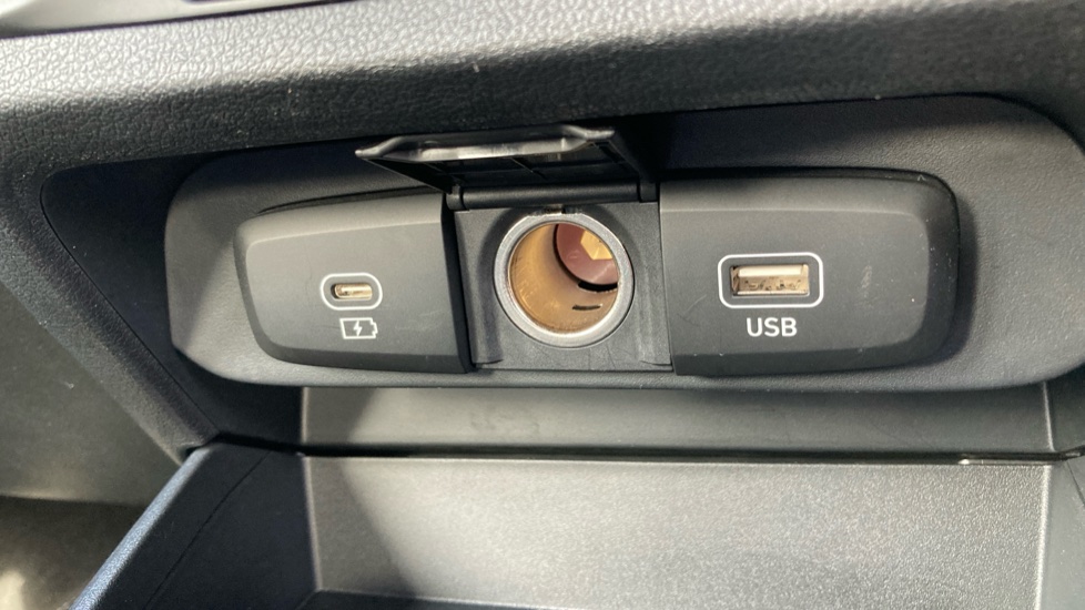 Hyundai i10 1.0 [63] Advance 5dr [Nav] Petrol Hatchback - Image 34