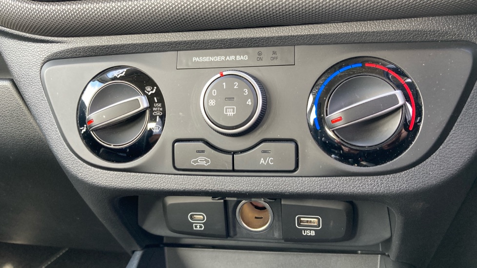 Hyundai i10 1.0 [63] Advance 5dr [Nav] Petrol Hatchback - Image 35