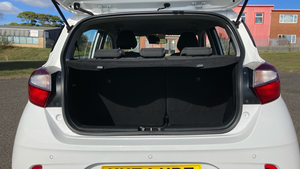 Hyundai i10 1.0 [63] Advance 5dr [Nav] Petrol Hatchback - Image 4