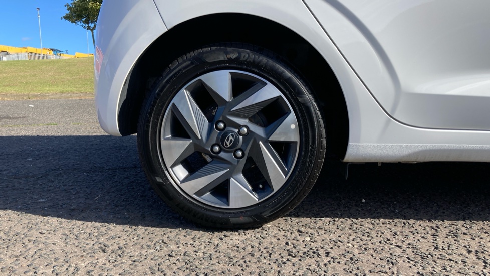 Hyundai i10 1.0 [63] Advance 5dr [Nav] Petrol Hatchback - Image 7