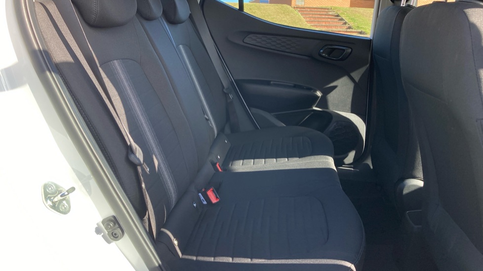 Hyundai i10 1.0 [63] Advance 5dr [Nav] Petrol Hatchback - Image 16