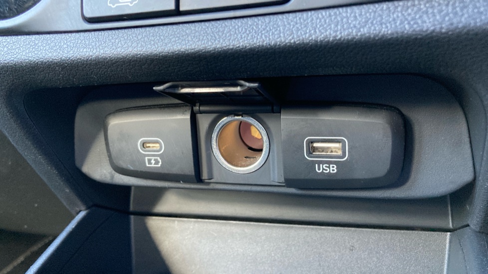 Hyundai i10 1.0 [63] Advance 5dr [Nav] Petrol Hatchback - Image 34