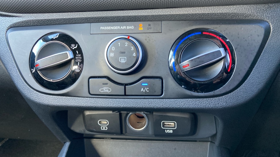 Hyundai i10 1.0 [63] Advance 5dr [Nav] Petrol Hatchback - Image 35