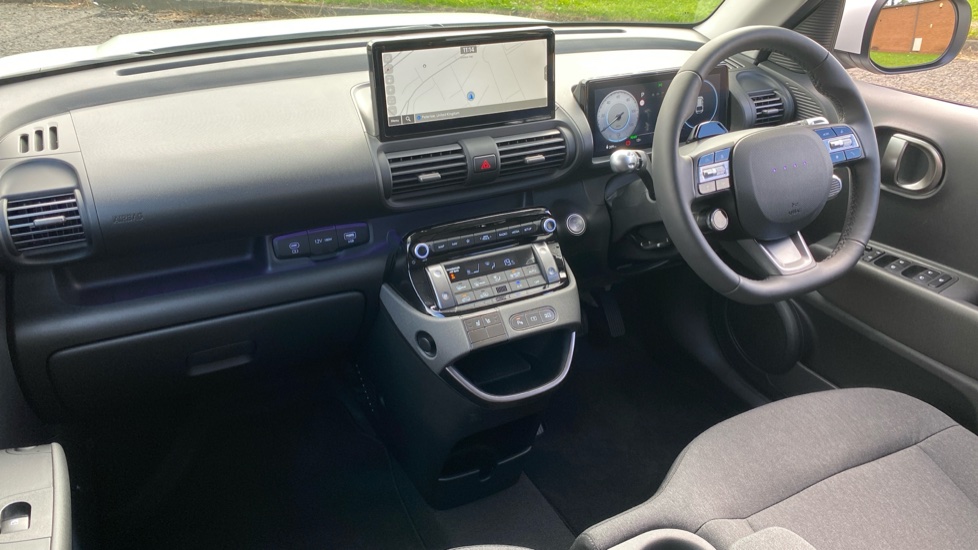 Hyundai INSTER 85kW 02 49kWh 5dr Auto Electric Hatchback - Image 9
