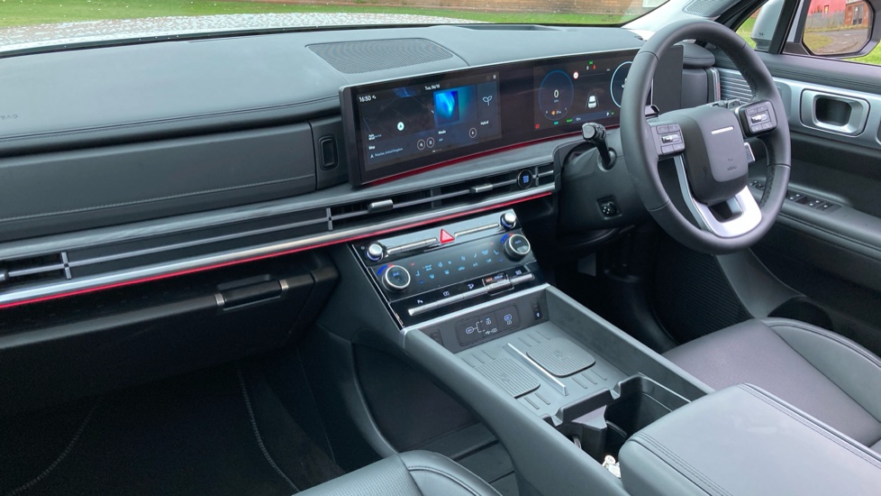 Hyundai SANTA FE 1.6 TGDi 239 Hybrid Ultimate 5dr 4WD Auto Hybrid Estate - Image 9