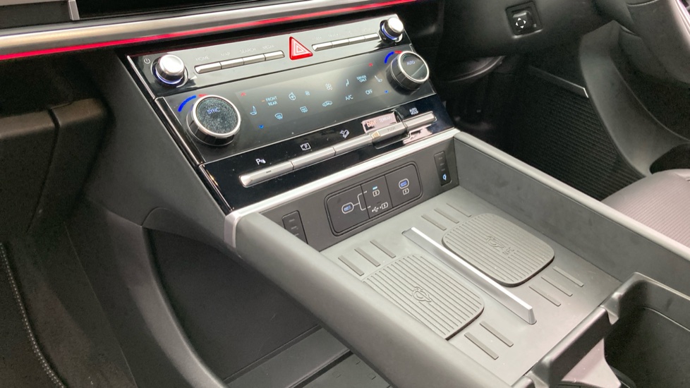 Hyundai SANTA FE 1.6 TGDi 239 Hybrid Ultimate 5dr 4WD Auto Hybrid Estate - Image 13