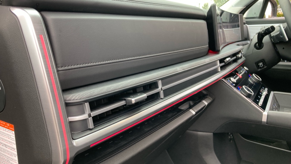 Hyundai SANTA FE 1.6 TGDi 239 Hybrid Ultimate 5dr 4WD Auto Hybrid Estate - Image 20