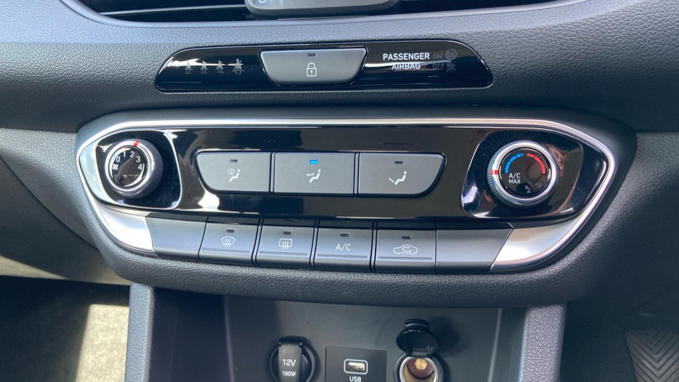 Hyundai i30 1.0T GDi SE Connect 5dr Petrol Hatchback - Image 30