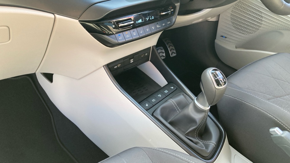 Hyundai BAYON 1.0 TGDi 48V MHEV Ultimate 5dr Petrol Hatchback - Image 13