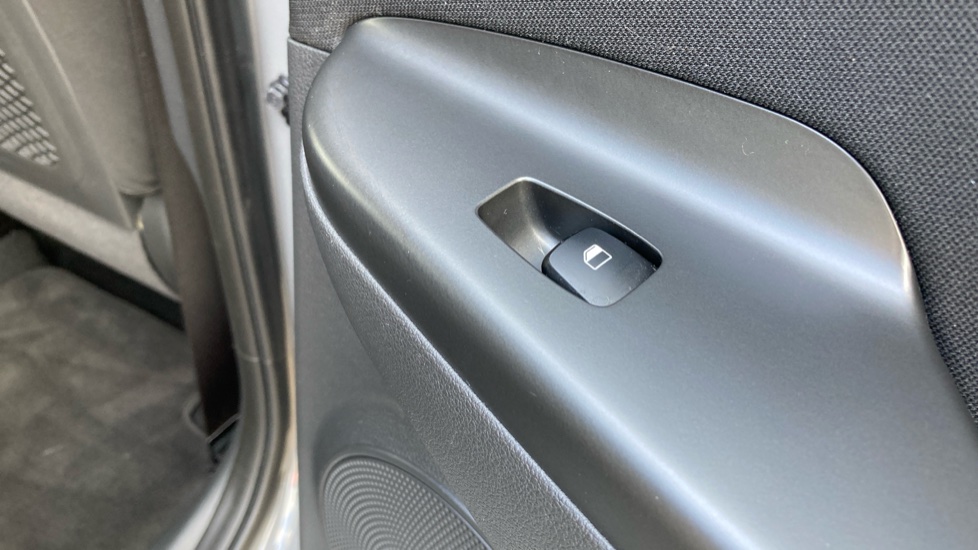 Hyundai KONA 1.6 GDi Hybrid Premium 5dr DCT Hybrid Hatchback - Image 22