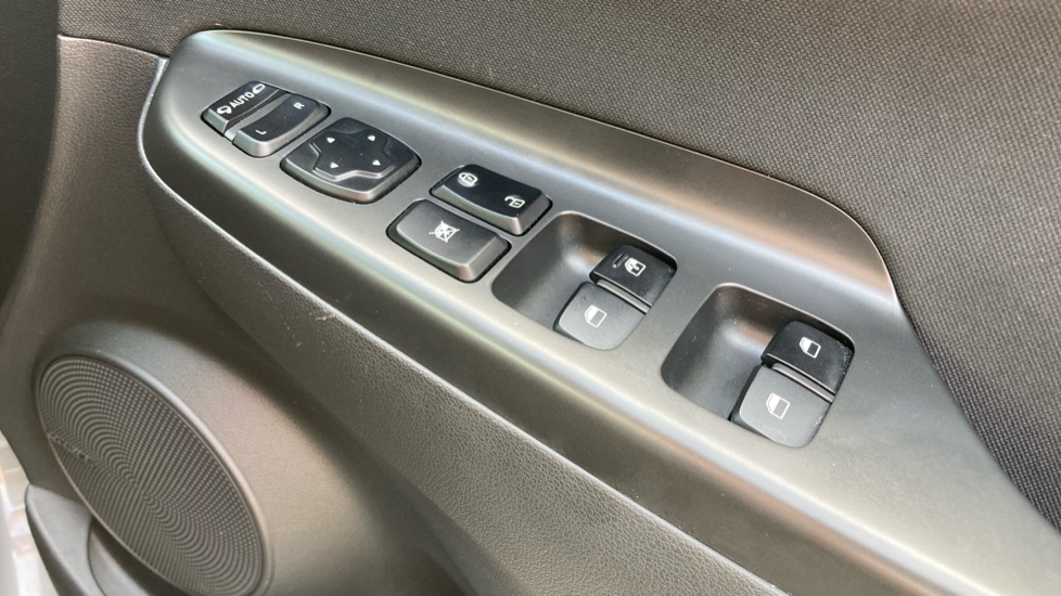 Hyundai KONA 1.6 GDi Hybrid Premium 5dr DCT Hybrid Hatchback - Image 33