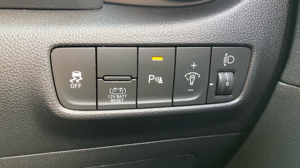 Hyundai KONA 1.6 GDi Hybrid Premium 5dr DCT Hybrid Hatchback - Image 34