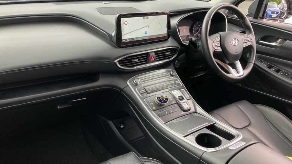 Hyundai SANTA FE 1.6 TGDi Hybrid Premium 5dr 4WD Auto Hybrid Estate - Image 9