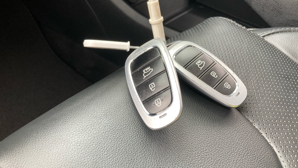Hyundai SANTA FE 1.6 TGDi Hybrid Premium 5dr 4WD Auto Hybrid Estate - Image 19