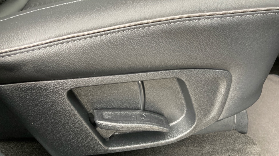 Hyundai SANTA FE 1.6 TGDi Hybrid Premium 5dr 4WD Auto Hybrid Estate - Image 23