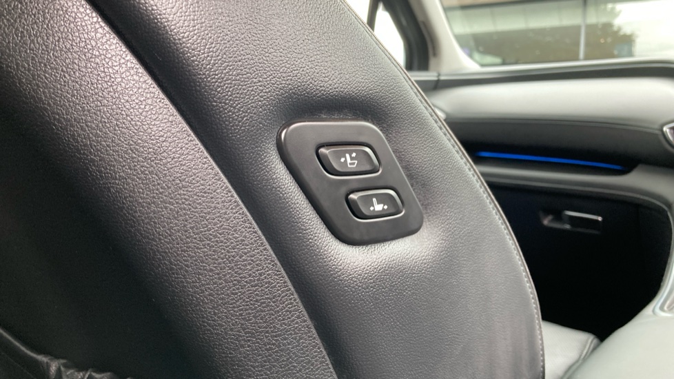 Hyundai SANTA FE 1.6 TGDi Hybrid Premium 5dr 4WD Auto Hybrid Estate - Image 25