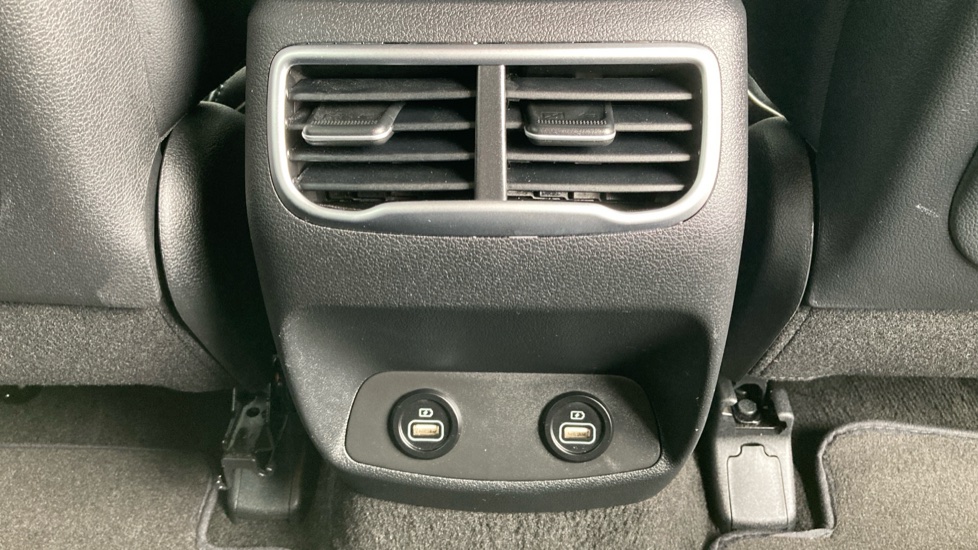 Hyundai SANTA FE 1.6 TGDi Hybrid Premium 5dr 4WD Auto Hybrid Estate - Image 26