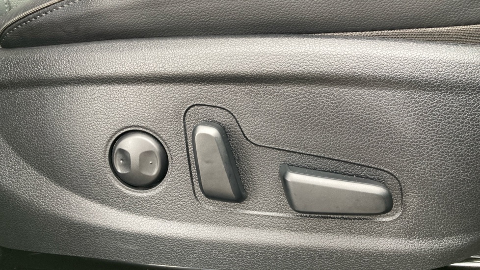 Hyundai SANTA FE 1.6 TGDi Hybrid Premium 5dr 4WD Auto Hybrid Estate - Image 32