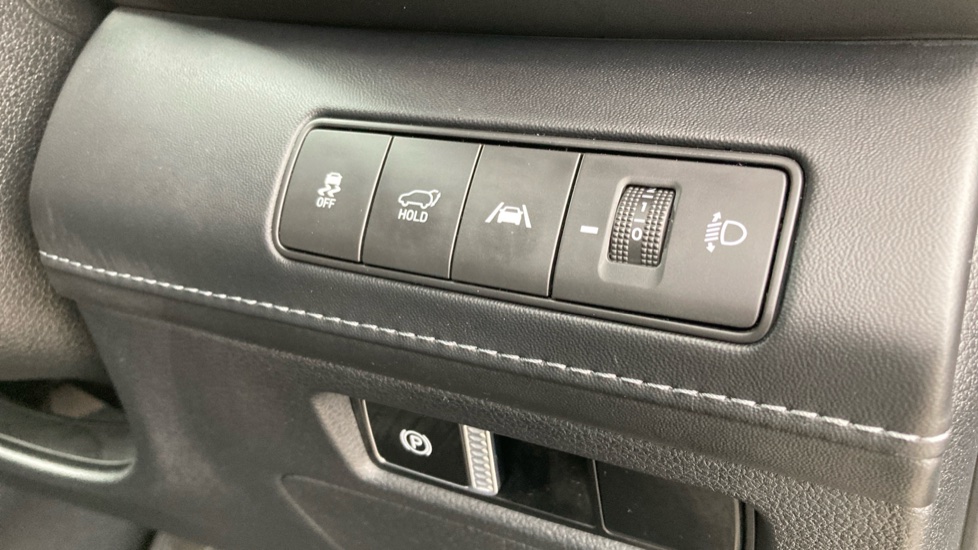 Hyundai SANTA FE 1.6 TGDi Hybrid Premium 5dr 4WD Auto Hybrid Estate - Image 34