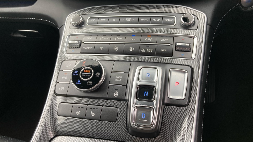 Hyundai SANTA FE 1.6 TGDi Hybrid Premium 5dr 4WD Auto Hybrid Estate - Image 39