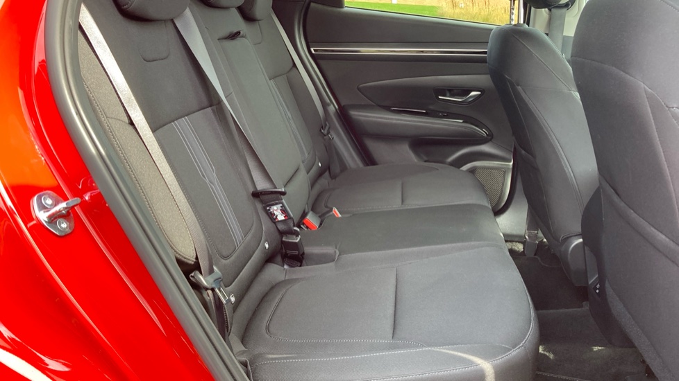 Hyundai TUCSON 1.6 TGDi Hybrid 230 Premium 5dr 2WD Auto Hybrid Estate - Image 16
