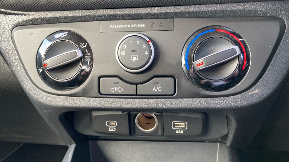 Hyundai i10 1.0 [63] Advance 5dr Auto [Nav] Petrol Hatchback - Image 30