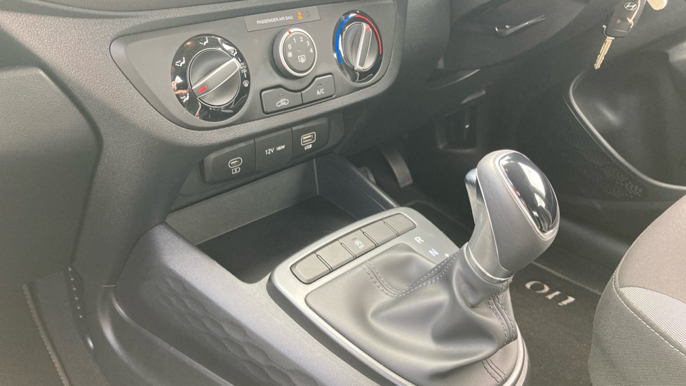 Hyundai i10 1.0 [63] Advance 5dr Auto [Nav] Petrol Hatchback - Image 13