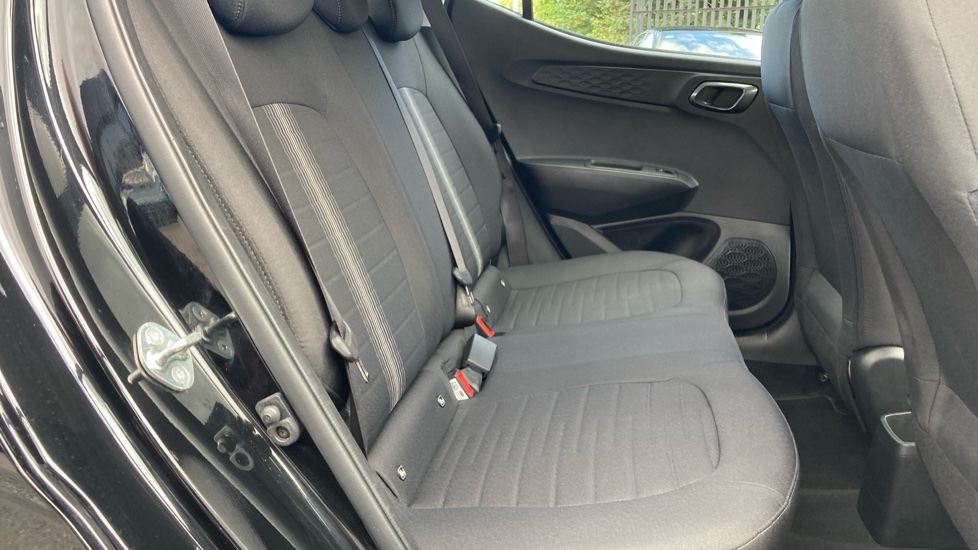 Hyundai i10 1.0 [63] Advance 5dr Auto [Nav] Petrol Hatchback - Image 16