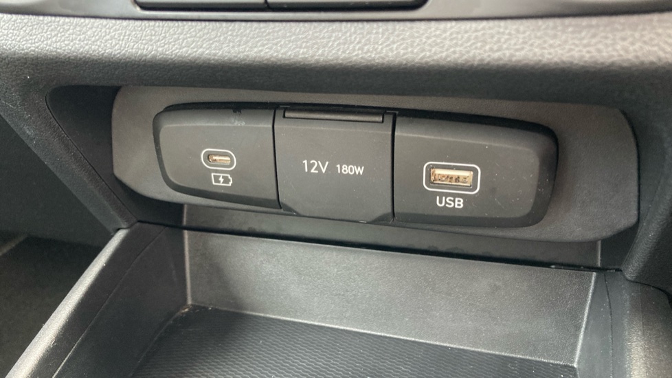 Hyundai i10 1.0 [63] Advance 5dr Auto [Nav] Petrol Hatchback - Image 28