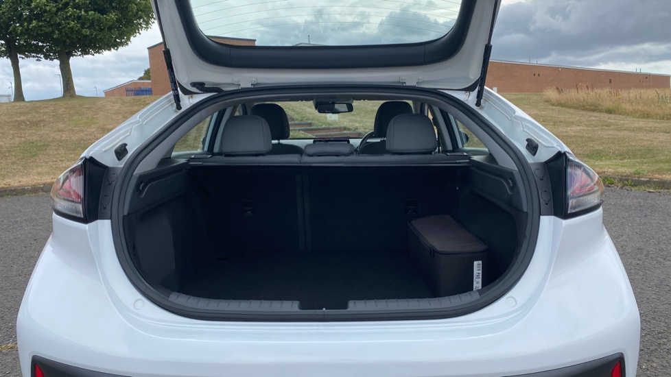 Hyundai IONIQ 100kW Premium 38kWh 5dr Auto Electric Hatchback - Image 4