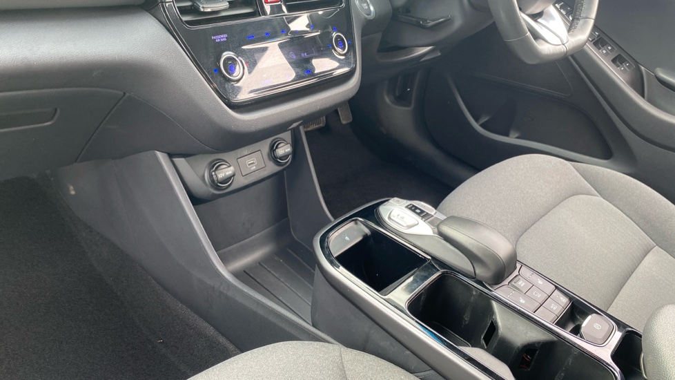 Hyundai IONIQ 100kW Premium 38kWh 5dr Auto Electric Hatchback - Image 13