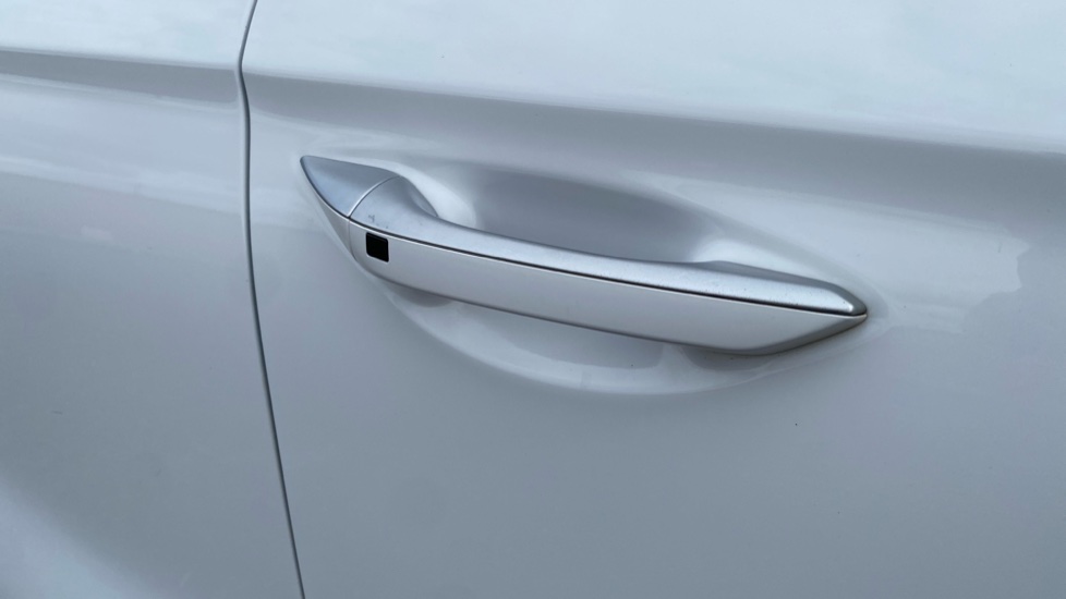 Hyundai IONIQ 100kW Premium 38kWh 5dr Auto Electric Hatchback - Image 37