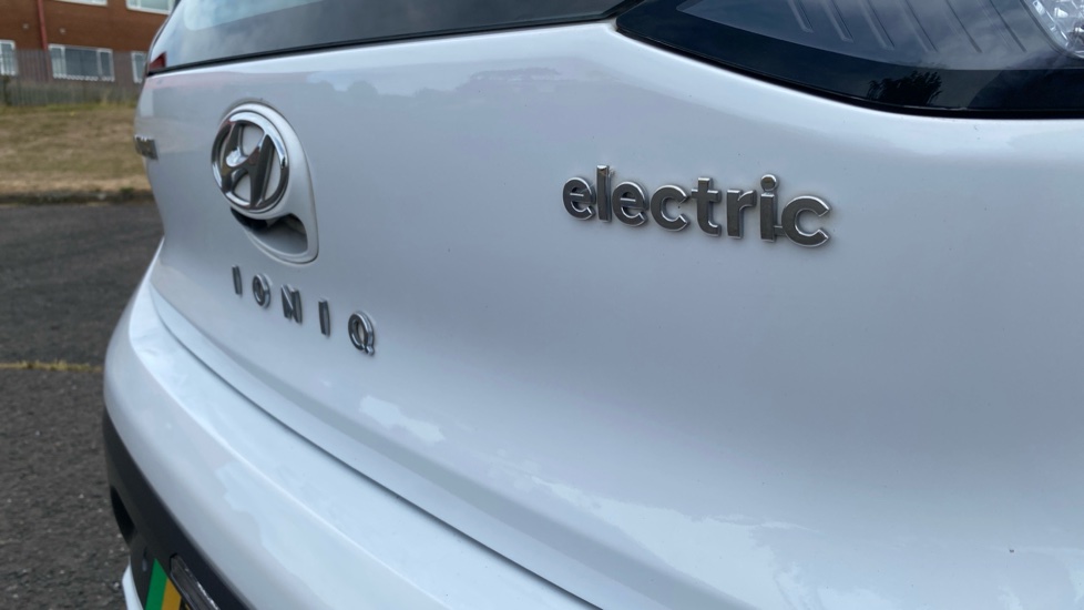Hyundai IONIQ 100kW Premium 38kWh 5dr Auto Electric Hatchback - Image 39