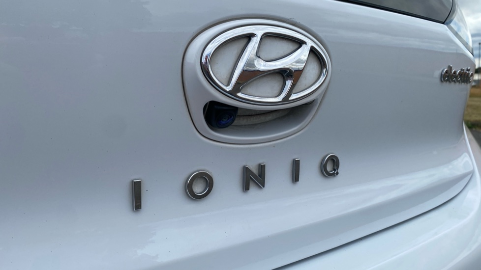 Hyundai IONIQ 100kW Premium 38kWh 5dr Auto Electric Hatchback - Image 41