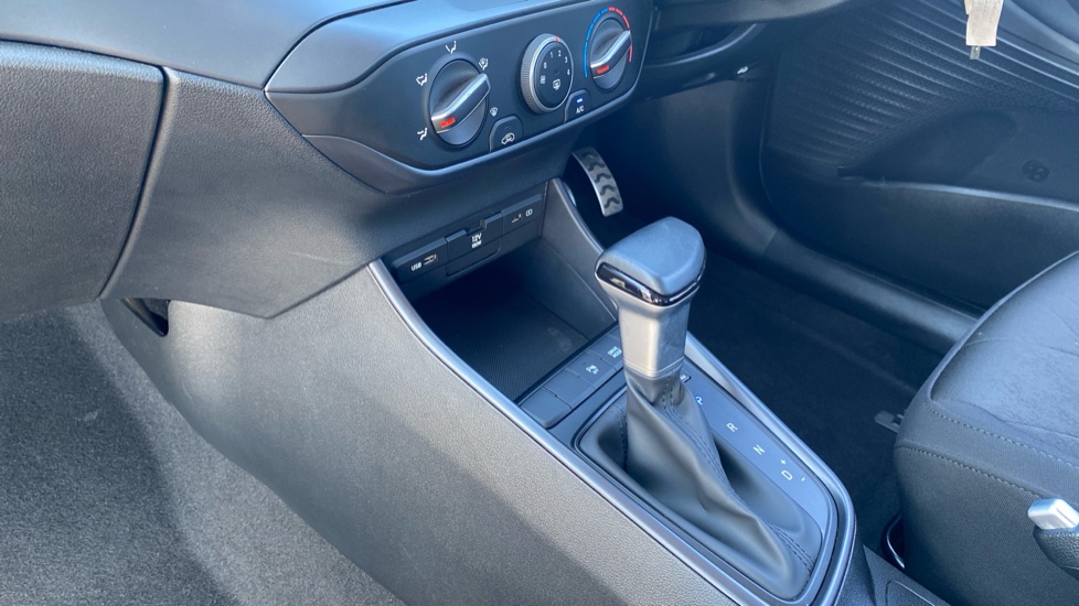 Hyundai BAYON 1.0 TGDi 48V MHEV SE Connect 5dr DCT Petrol Hatchback - Image 13