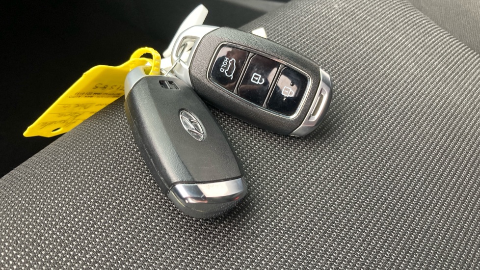 Hyundai KONA 1.6 GDi Hybrid Premium 5dr DCT Hybrid Hatchback - Image 19