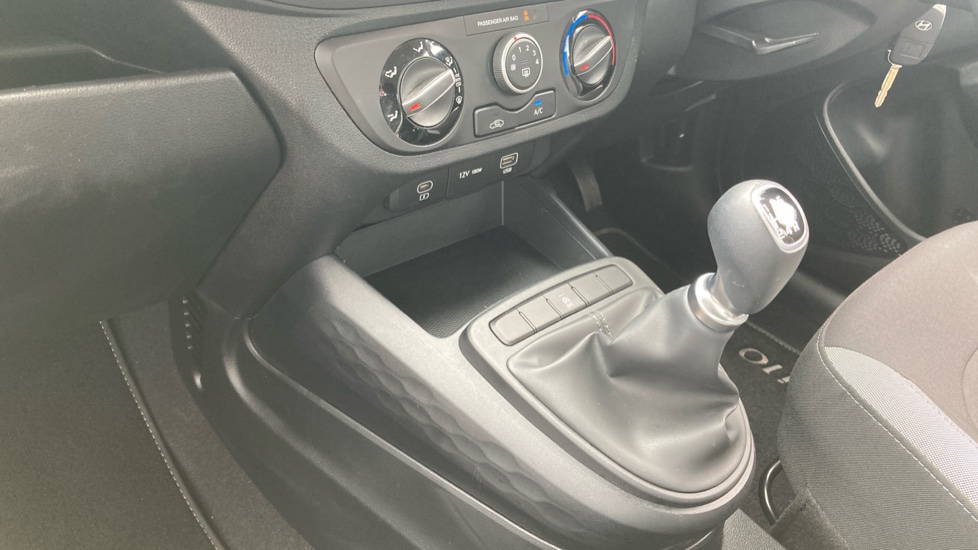 Hyundai i10 1.2 [79] Advance 5dr [Nav] Petrol Hatchback - Image 13