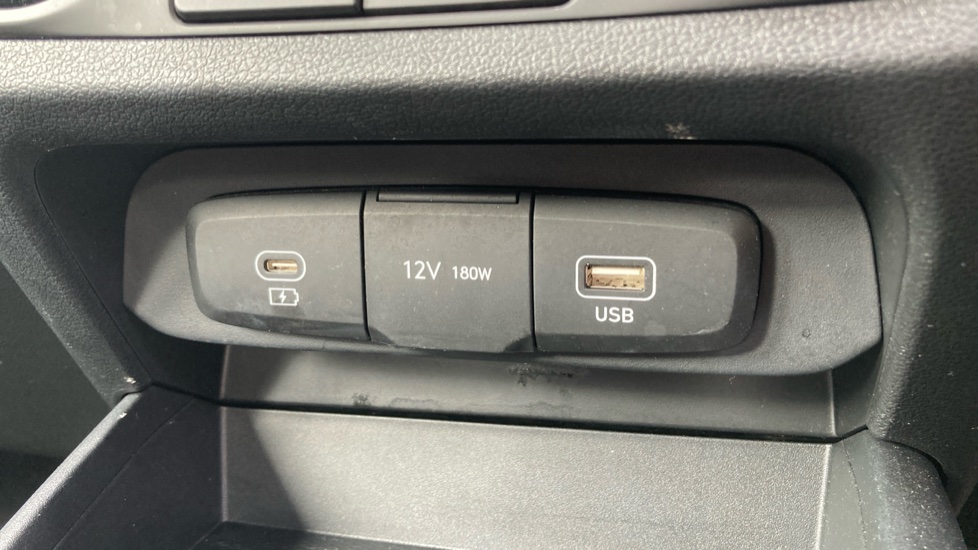 Hyundai i10 1.2 [79] Advance 5dr [Nav] Petrol Hatchback - Image 29