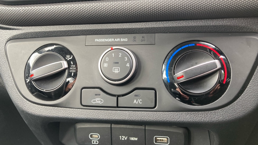 Hyundai i10 1.2 [79] Advance 5dr [Nav] Petrol Hatchback - Image 30
