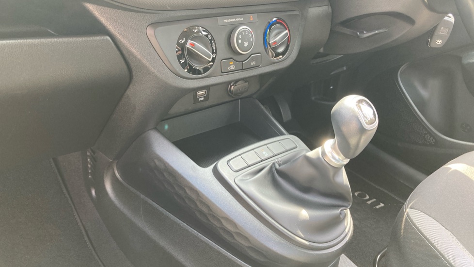 Hyundai i10 1.0 MPi SE 5dr Petrol Hatchback - Image 13