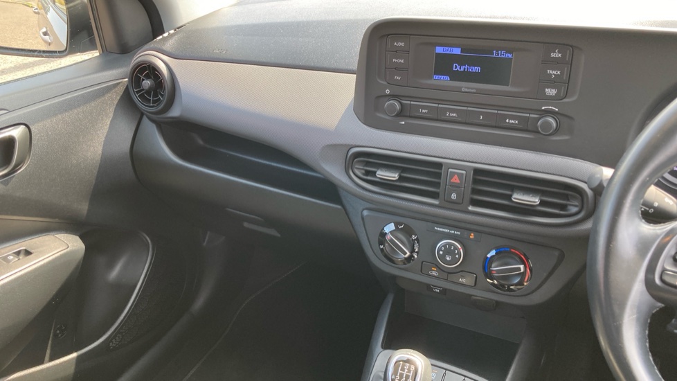 Hyundai i10 1.0 MPi SE 5dr Petrol Hatchback - Image 14