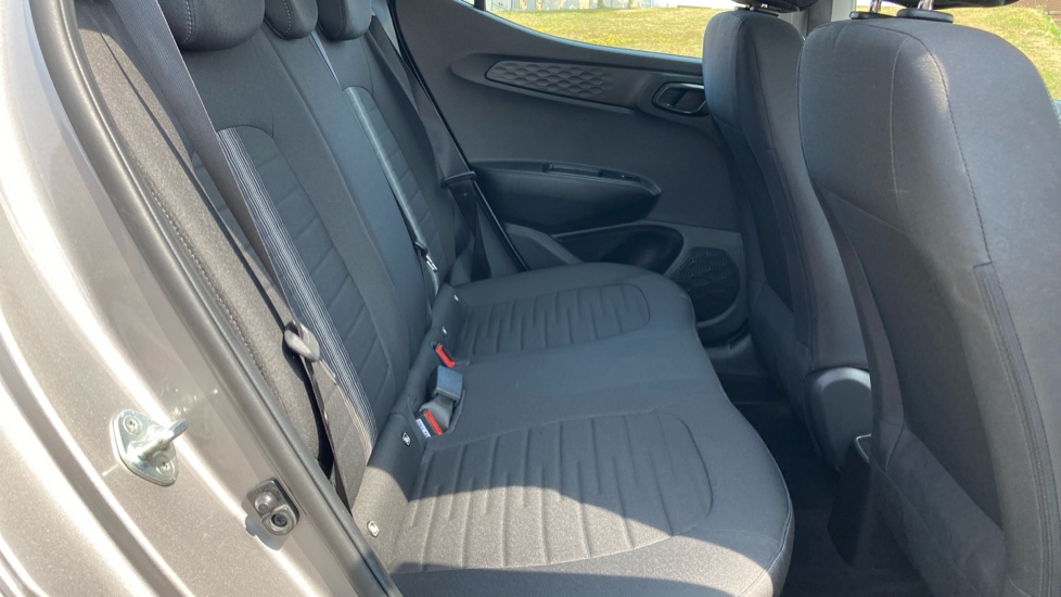 Hyundai i10 1.0 MPi SE 5dr Petrol Hatchback - Image 16