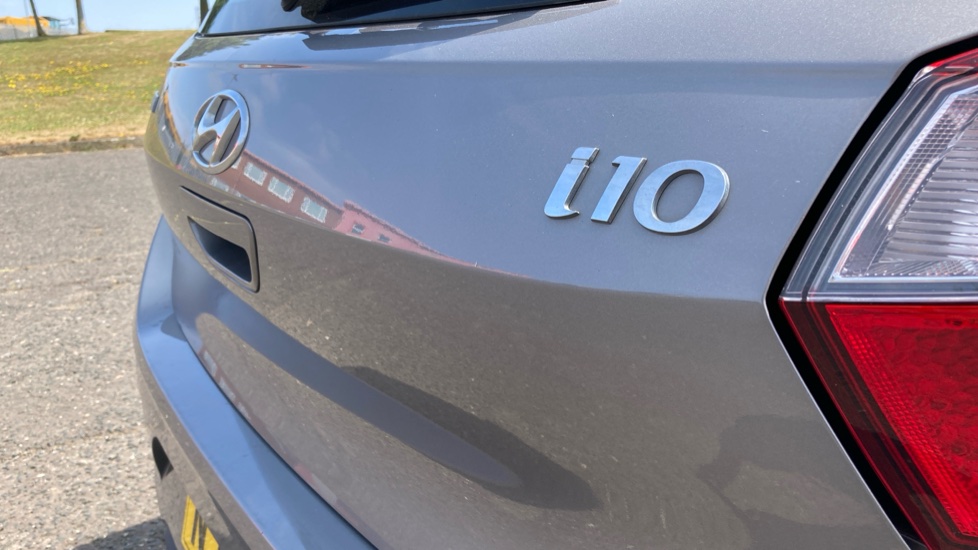 Hyundai i10 1.0 MPi SE 5dr Petrol Hatchback - Image 27