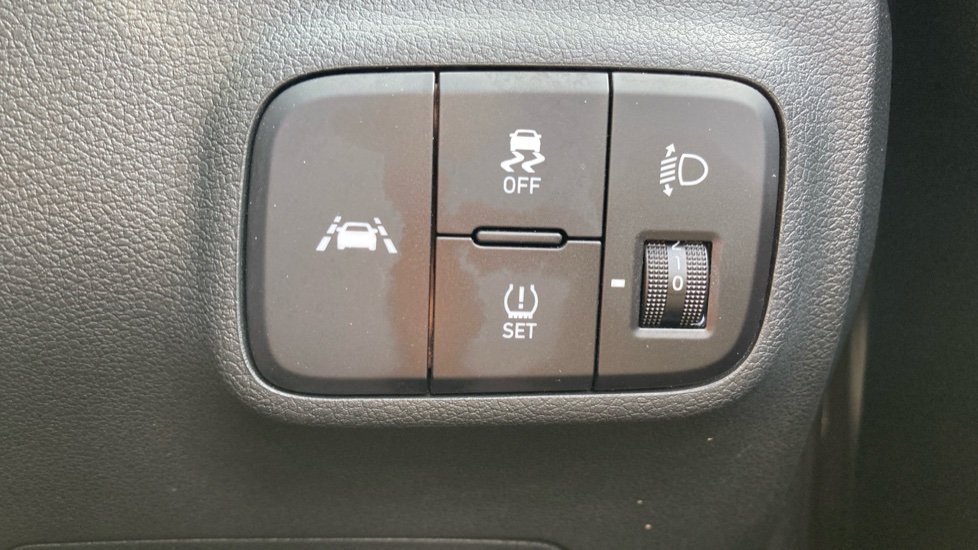 Hyundai i10 1.0 MPi SE 5dr Petrol Hatchback - Image 29