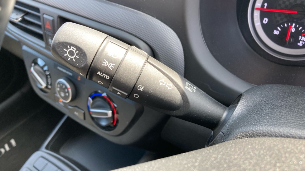 Hyundai i10 1.0 MPi SE 5dr Petrol Hatchback - Image 32