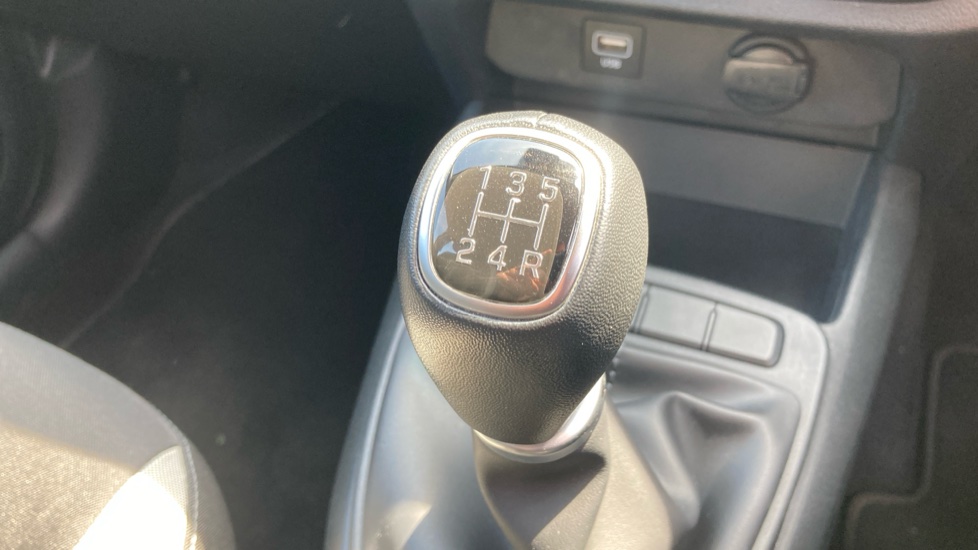 Hyundai i10 1.0 MPi SE 5dr Petrol Hatchback - Image 34