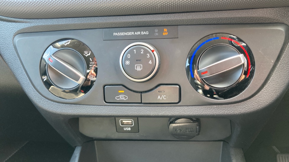 Hyundai i10 1.0 MPi SE 5dr Petrol Hatchback - Image 37