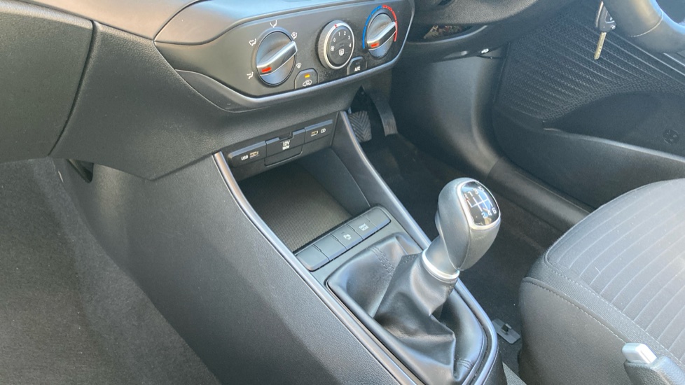 Hyundai i20 1.0T GDi 48V MHD SE Connect 5dr Petrol Hatchback - Image 13