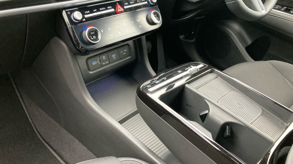 Hyundai TUCSON 1.6T 239 Hybrid Black Line 5dr Auto Hybrid Estate - Image 13