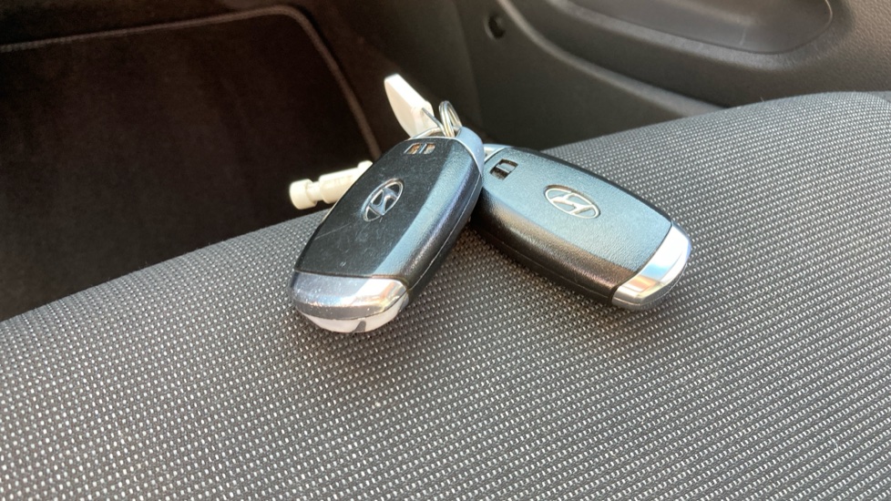 Hyundai KONA 1.0 TGDi 48V MHEV Premium 5dr Petrol Hatchback - Image 19